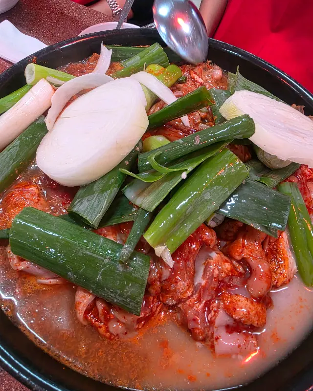 곱창전골 속 곱창과 채소