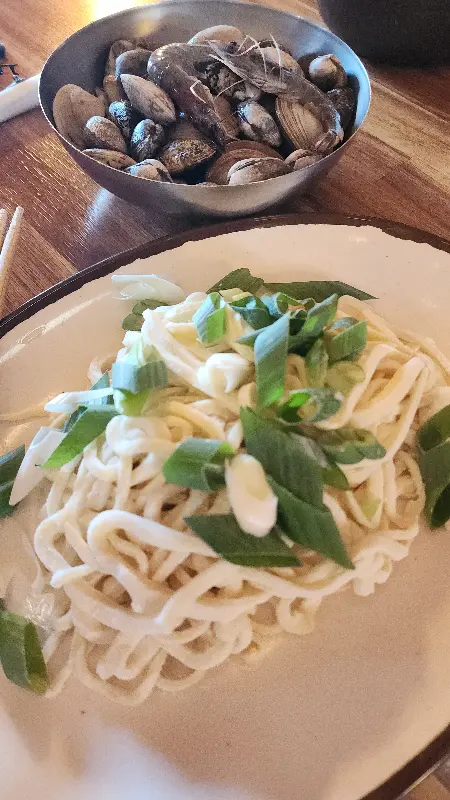 해물칼국수에 들어가는 신선한 해물