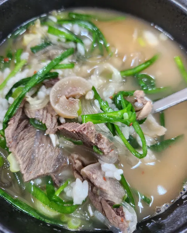 소머리국밥 속 푸짐한 고기