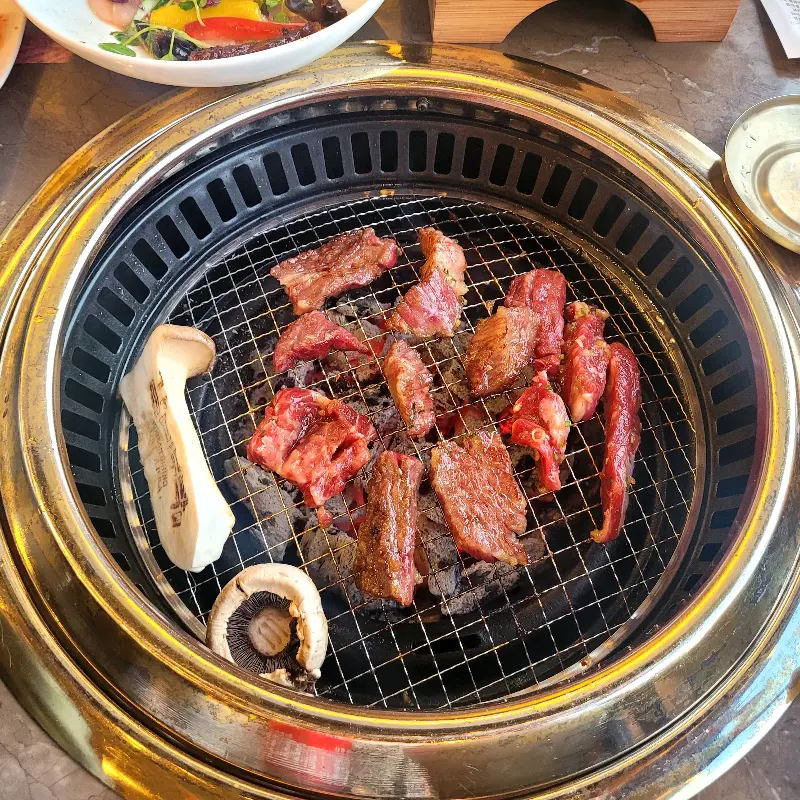 후식으로 제공된 레몬티와 젤리