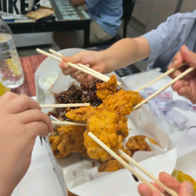 흑마늘 닭강정과 후라이드 반반