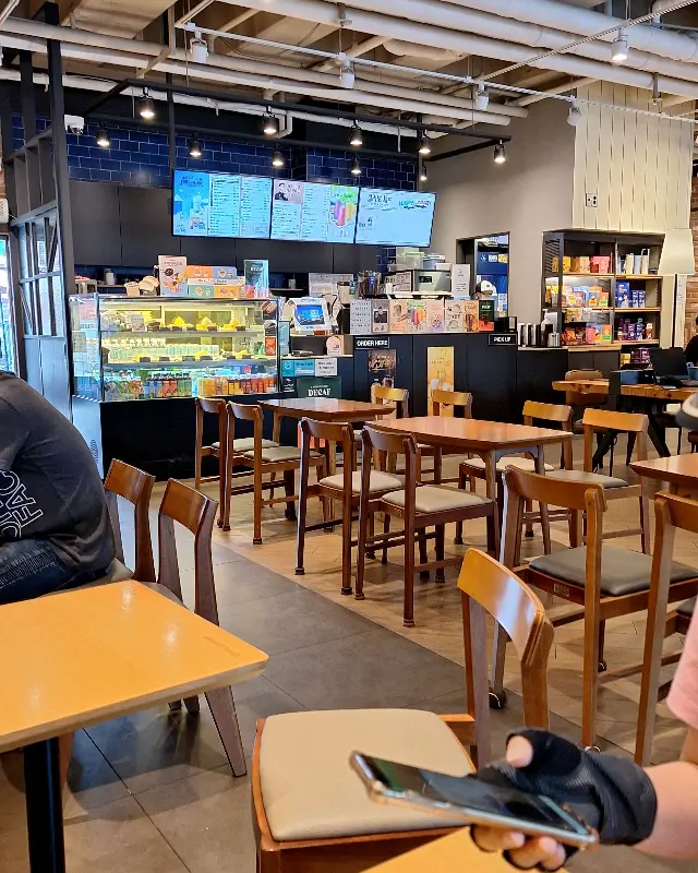 이디야 커피 매장 전경