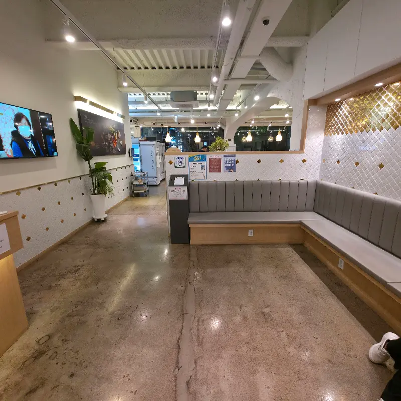 넓은 매장 내부