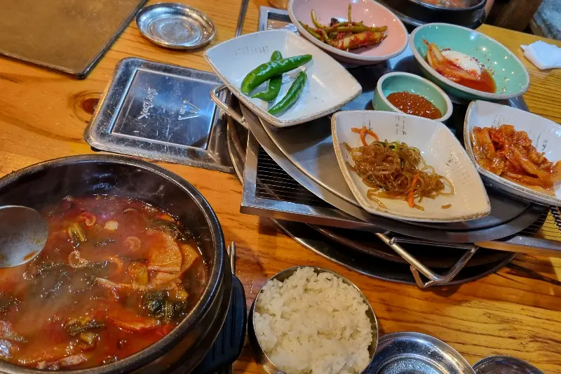돌솥밥과 된장찌개