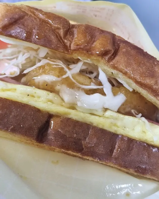 토스트 속 재료