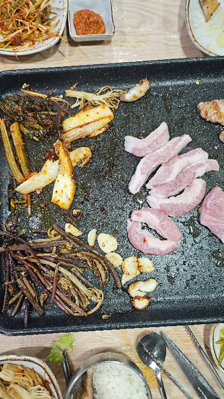 흑돼지 오겹살 구이