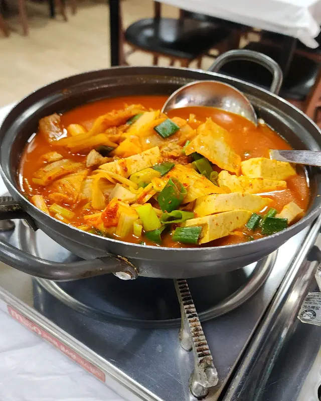 보기만 해도 속이 시원해지는 김치찌개