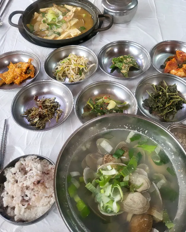 바지락 해장국과 반찬