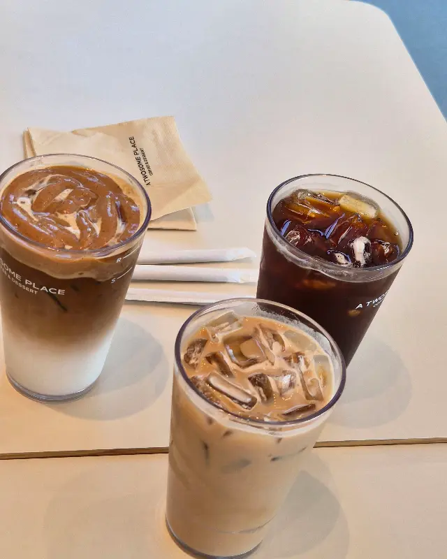 투썸플레이스 부산백운포점 내부 모습