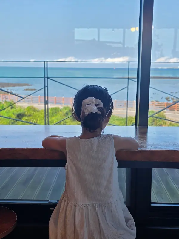 아이와 함께 온더스톤에서 바라보는 바다