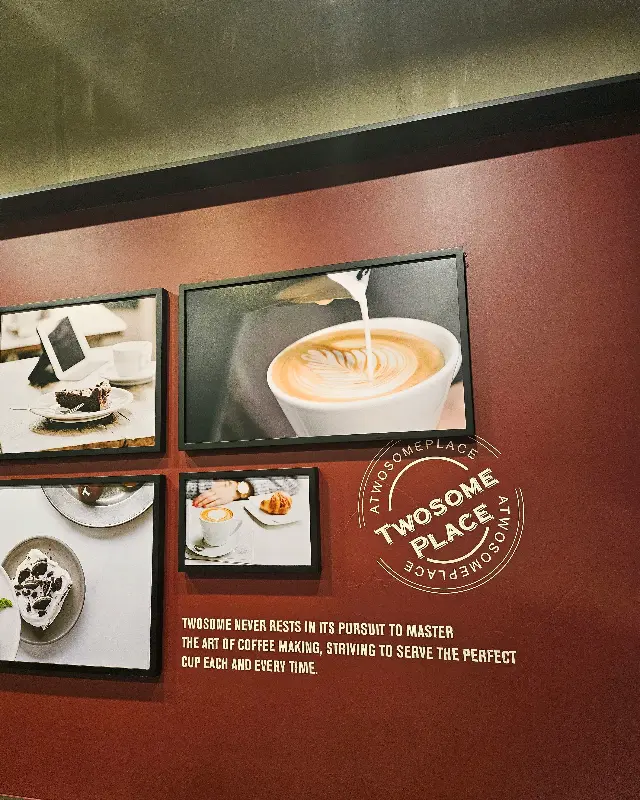 투썸플레이스 벽면 사진