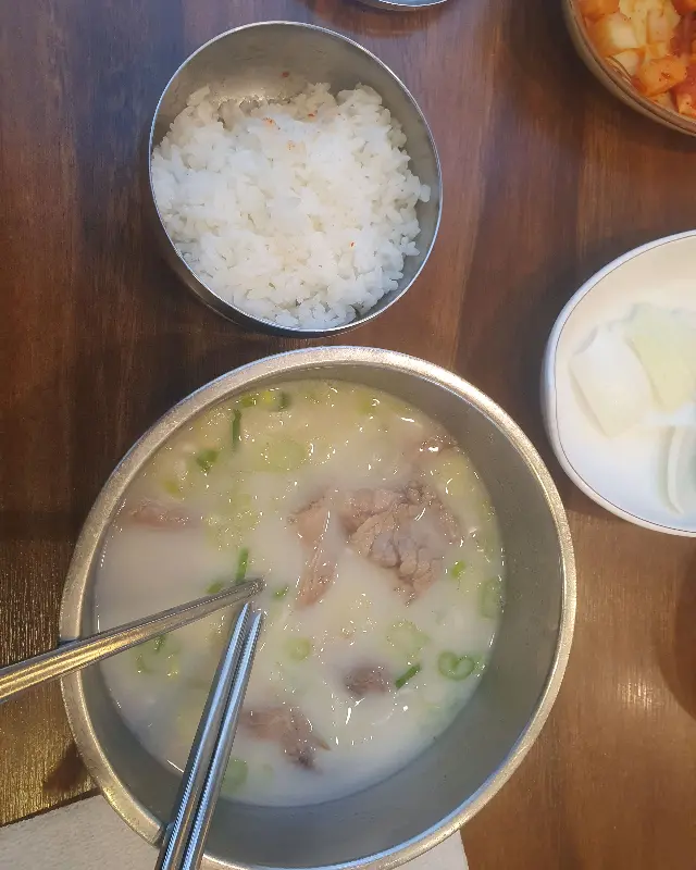 설렁탕 한 상 차림