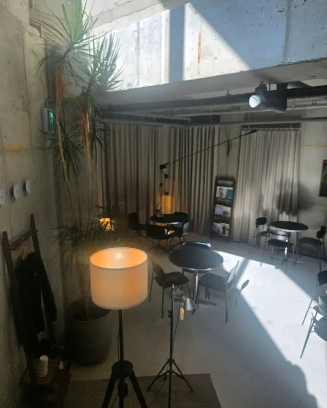 벙크오프 내부 - 테이블 간 간격