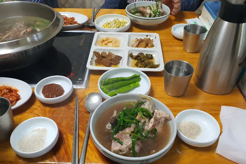 연화식당 테이블 세팅