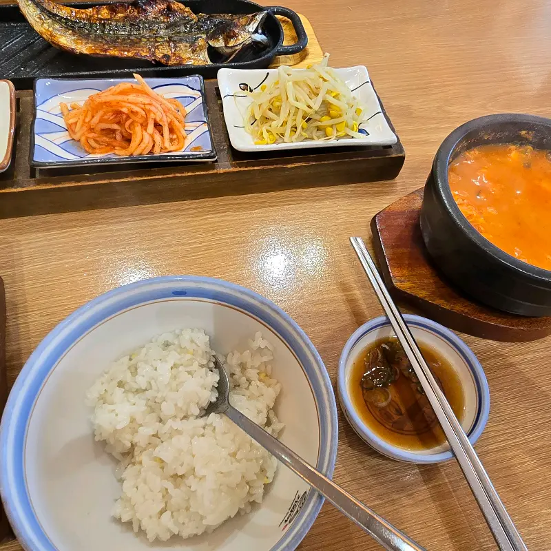 맛깔스러운 반찬들
