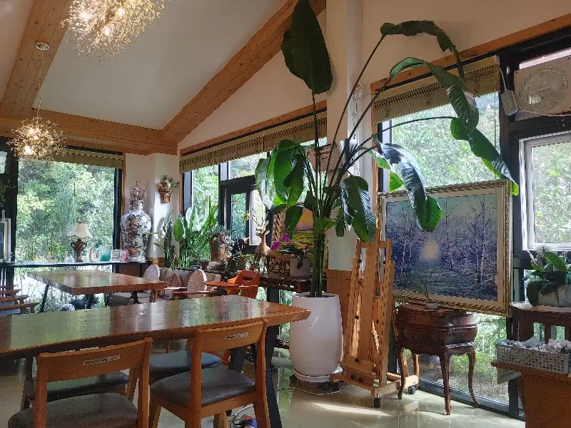 카페 내부 인테리어