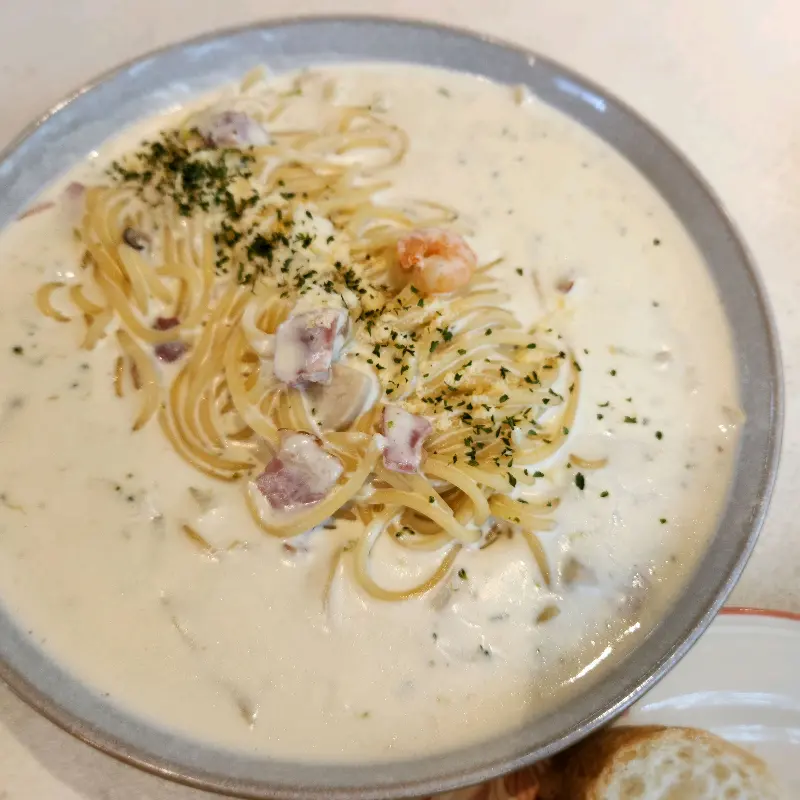 크림 소스가 듬뿍 들어간 크림 파스타