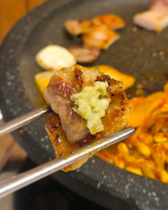 쌈에 싸 먹는 삼겹살