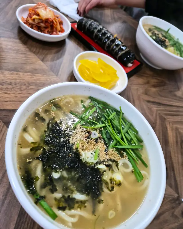 푸짐한 칼국수 한 상