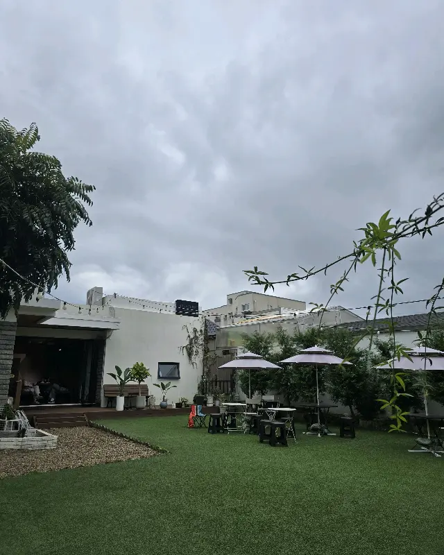 카페 외부 정원