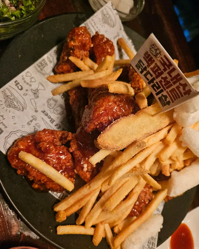 양념 치킨과 감자튀김, 떡