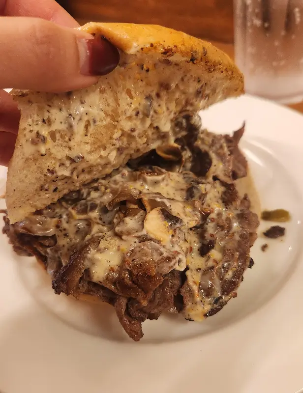 트러플 머쉬룸 스테이크 버거 단면