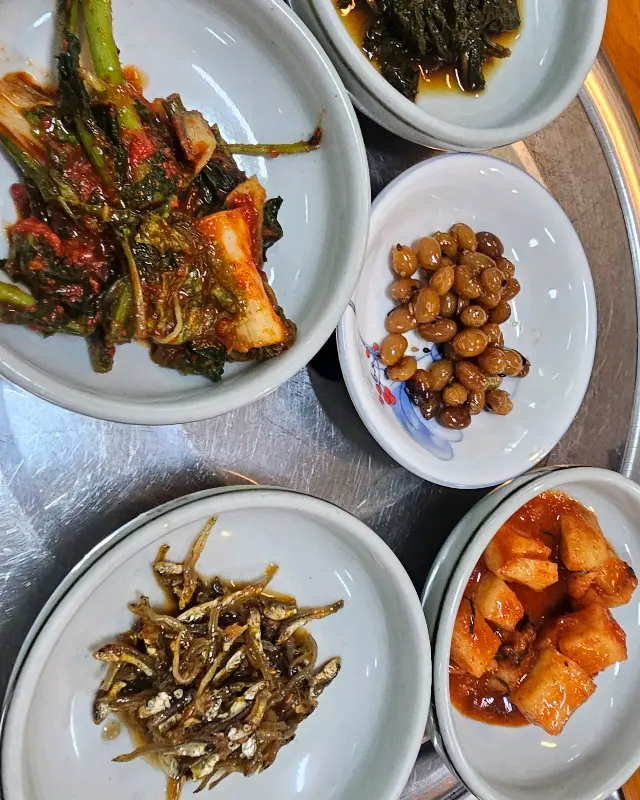 정갈한 밑반찬