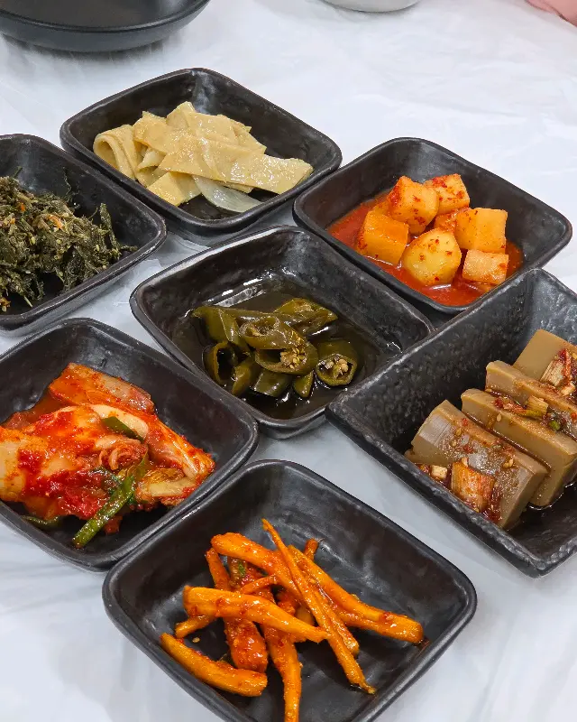 다양한 종류의 밑반찬