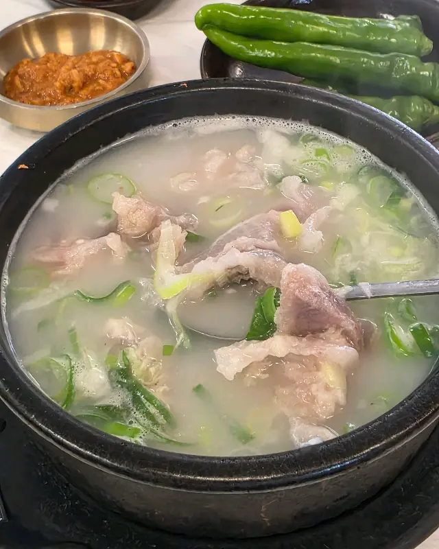 도가니와 고기가 듬뿍 들어간 곰탕