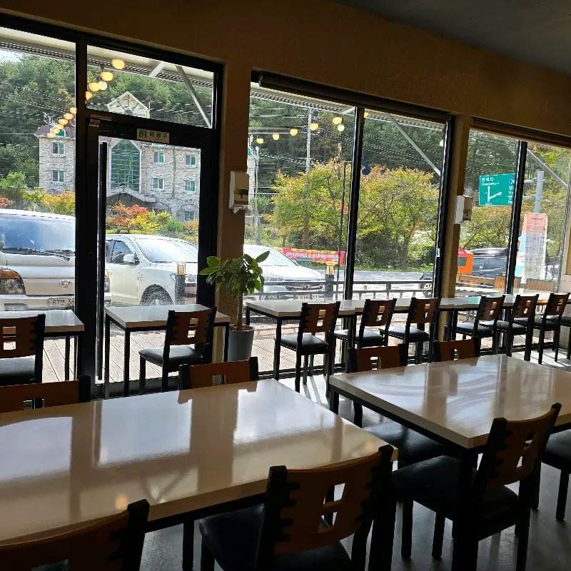 다덕약수뷔페 내부 전경