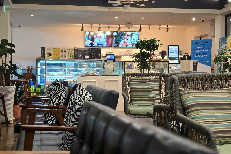 알리스타 내부 인테리어