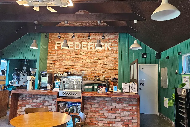 프레드릭 카페 내부 전경