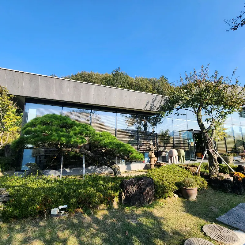 카페 외부 전경