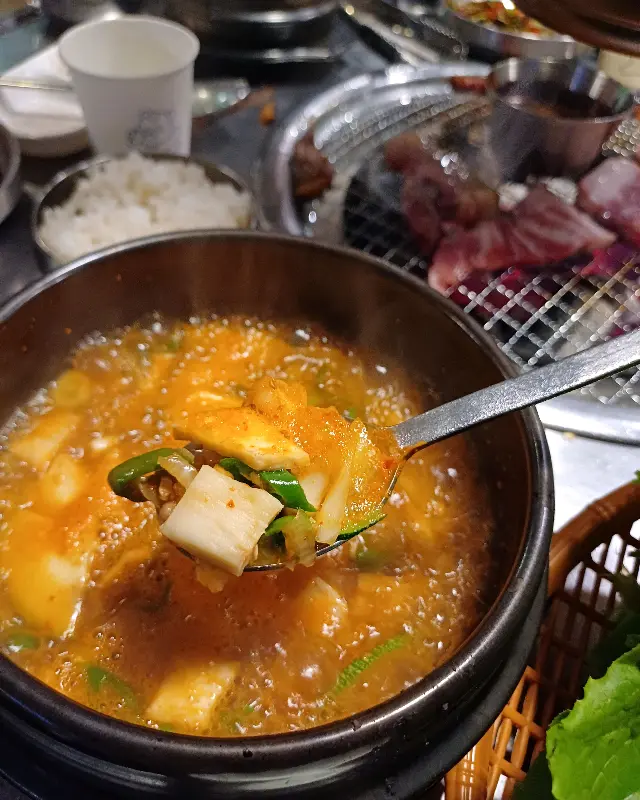 푸짐한 된장찌개