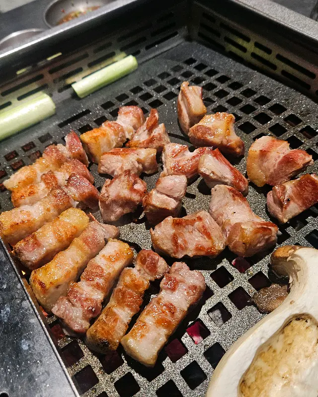 육즙 가득한 육지의 삼겹살