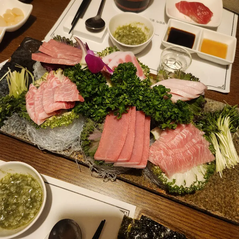 신선한 참치회 모듬