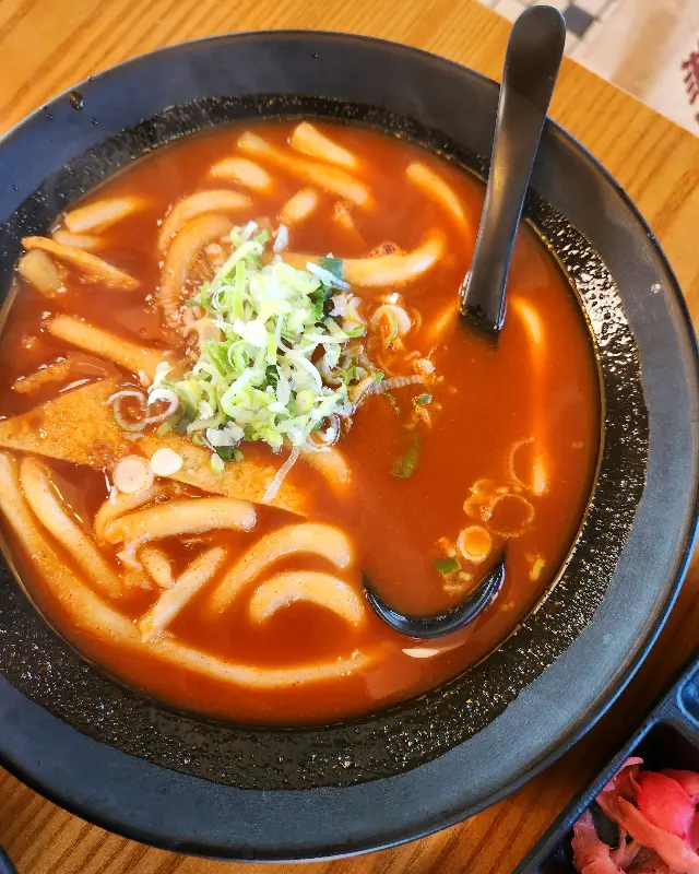 매콤한 향이 매력적인 짬뽕 우동