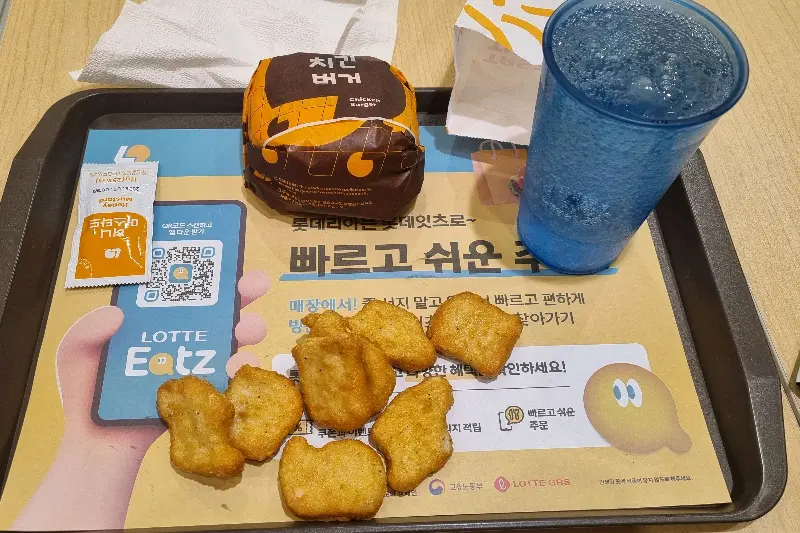 쟁반에 담긴 음식