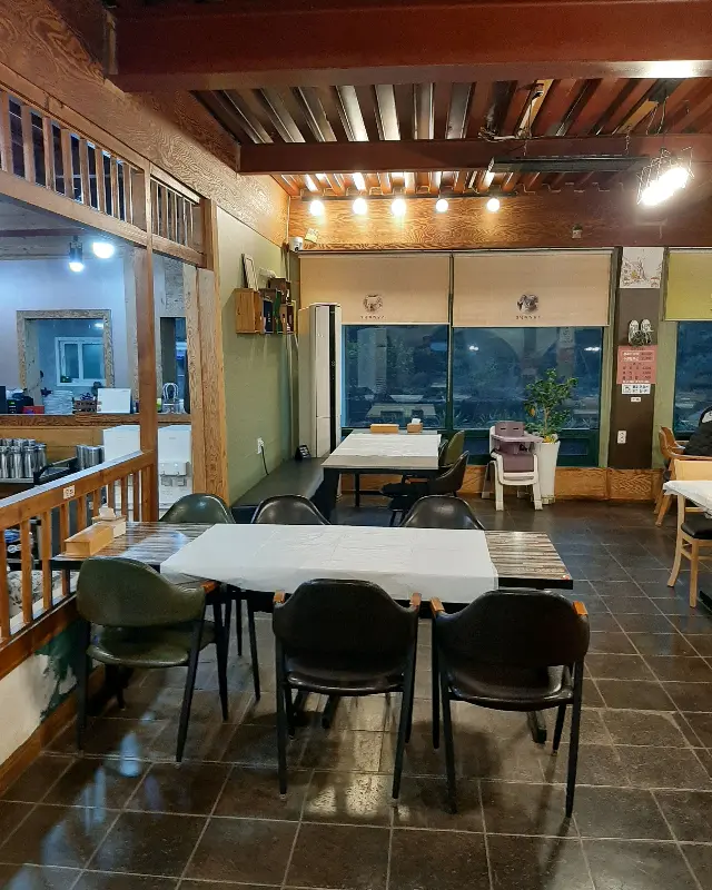 온달쭈꾸미 내부 전경