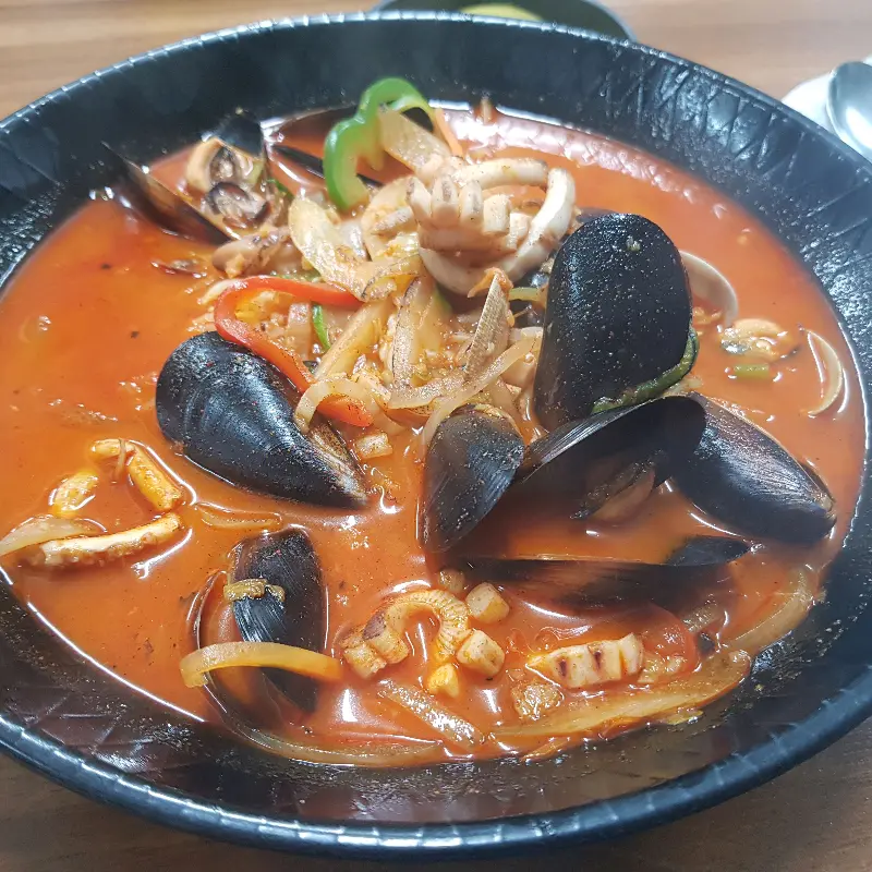 해산물 가득한 짬뽕