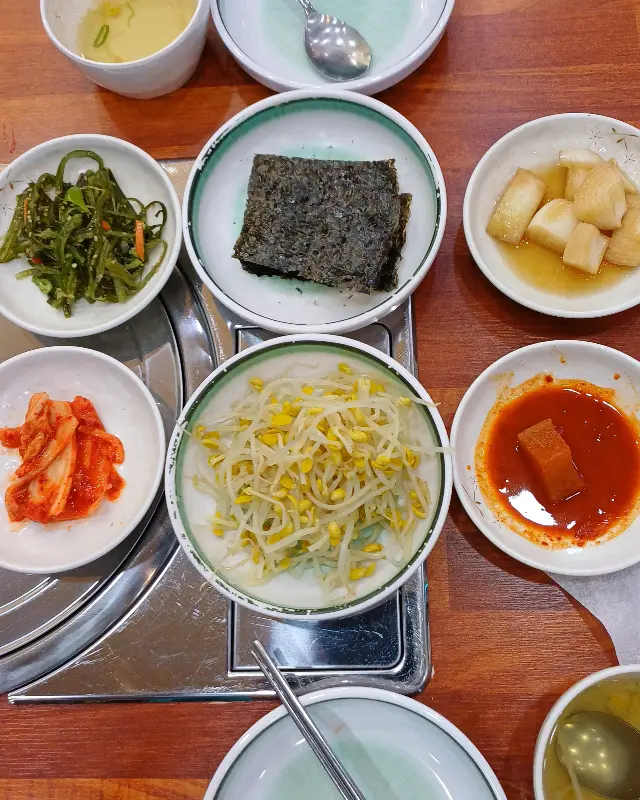 깔끔한 테이블 세팅