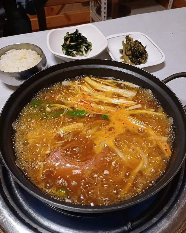 능이백숙의 깊은 국물