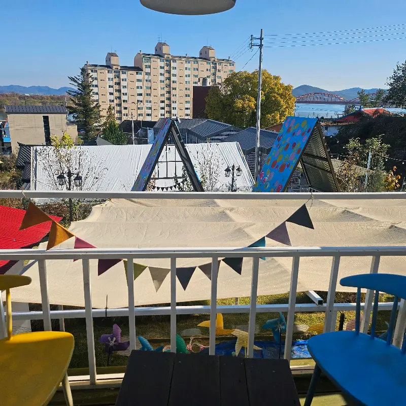 카페에서 바라본 풍경