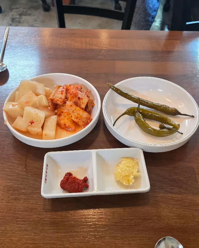 정갈하게 담긴 밑반찬