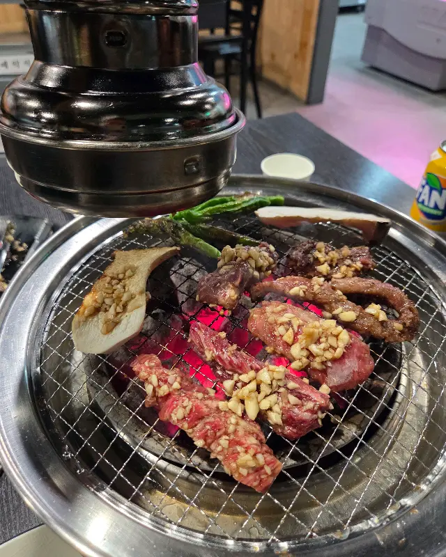 미감정육식당에서 맛본 육회 비빔밥