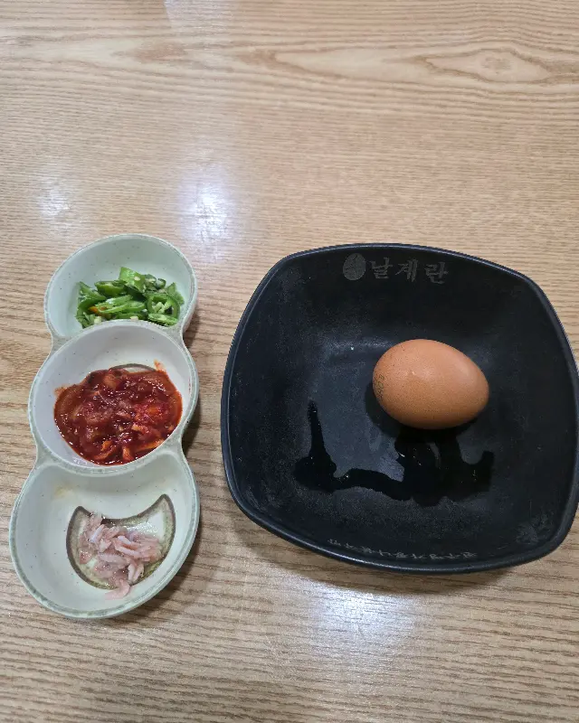 콩나물 국밥과 곁들여 먹는 반찬