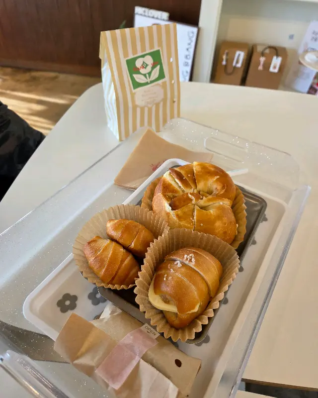 포장된 빵들의 모습