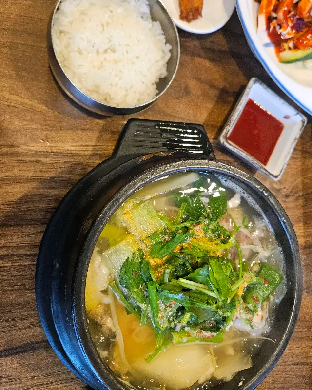 개인 뚝배기에 담겨 나온 매운탕