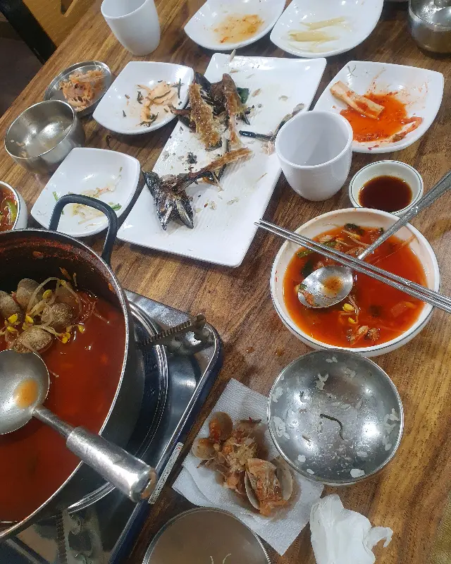 깨끗하게 비워진 접시들이 맛을 증명한다