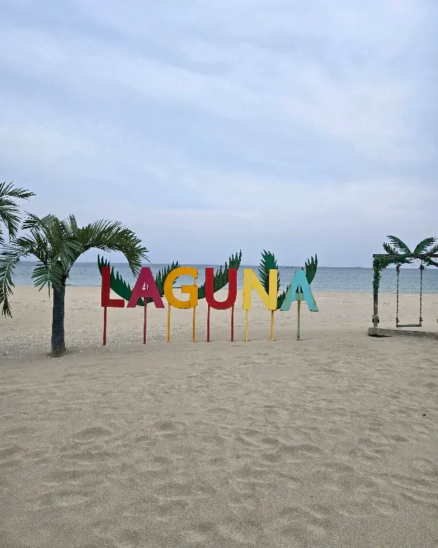 라구나 해변에 설치된 조형물